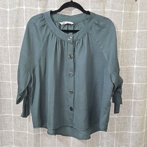 Zara Women's Green Button-Up Top